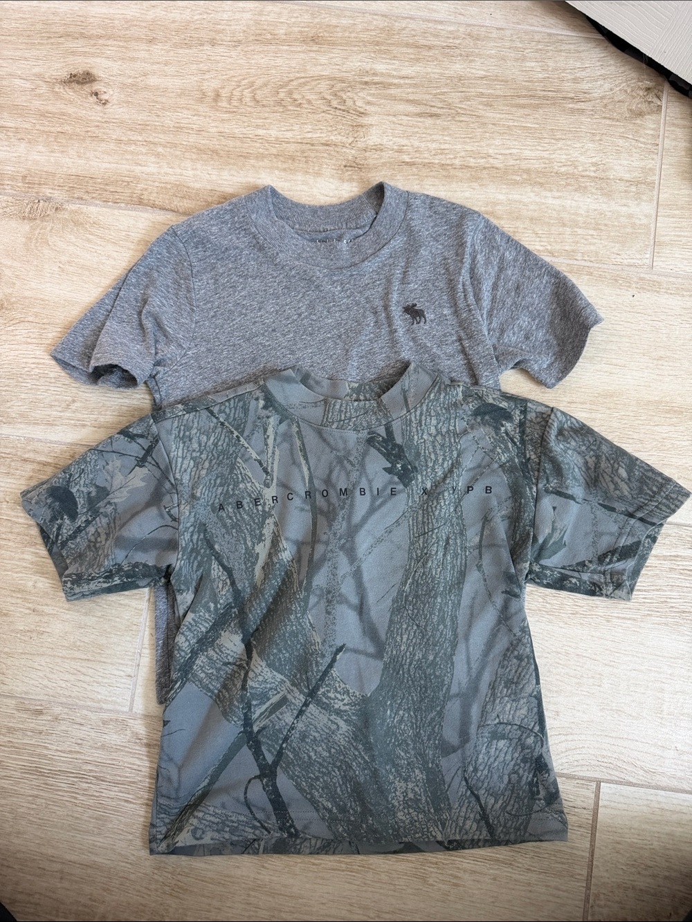 Abercrombie & Fitch Olive Camo & Gray Short Sleeve Tees